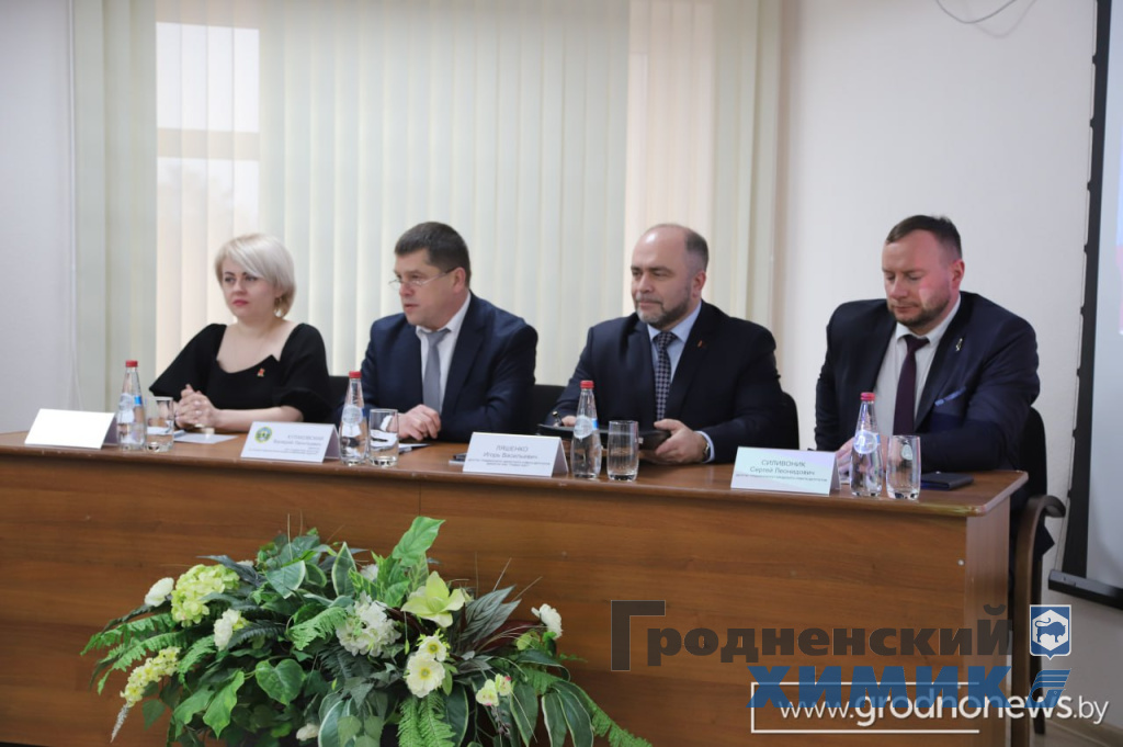 Руководство ОАО Гродно Азот провело встречу с редакцией газеты Гродненская правда и сотрудниками БТИ_4.jpg